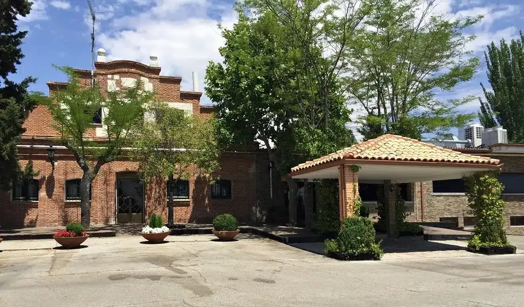 Entrada al campo de tiro del Club de tiro Cantoblanco en madrid para clases de tiro al plato